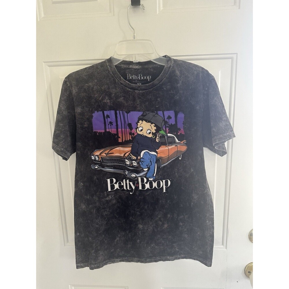 Betty Boop Hanging Out On Car Vintage Black Washed T-Shirt Men’s M Cartoon